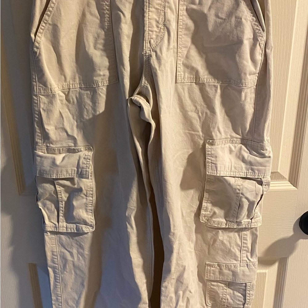 Women’s hollister Cargo Pants in Light Beige - Utility Pocket Design